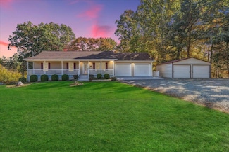 40 Harbor Landing Dr, Moneta, VA 24121