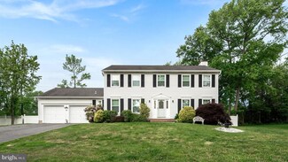 28 Village Dr W, Trenton, NJ 08620