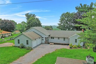 2553 Woods Edge Rd, Bath, PA 18014