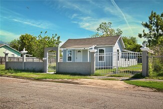 2926 Carver Dr, Corpus Christi, TX 78405