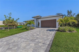 2499 Pine St, Naples, FL 34112