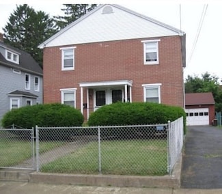 17-19 Dexter St, Holyoke, MA 01040