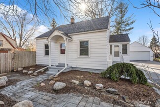 3043 Byron Center Ave SW, Wyoming, MI 49519
