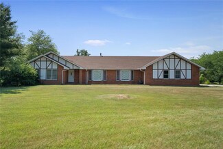 8623 Fernwood Dr, Columbia, IL 62236