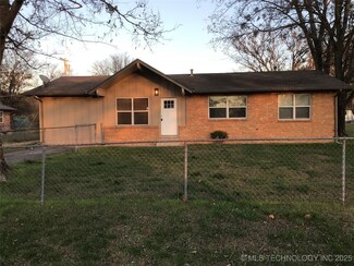 108 N Hickory St W, Locust Grove, OK 74352