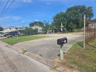 119 E Collins Dr, Buras, LA 70041