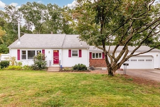 43 School St, Plainville, MA 02762