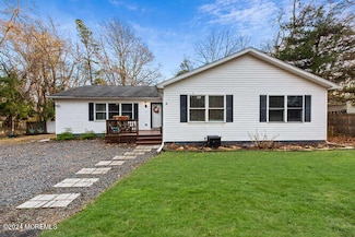 41 Hilltop Rd, Howell, NJ 07731