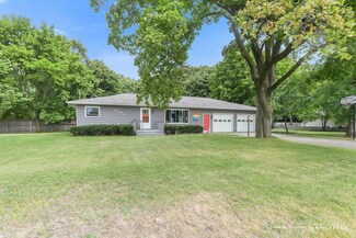 832 E Hile Rd, Norton Shores, MI 49441