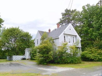 23 Pleasant St, Lewiston, ME 04240