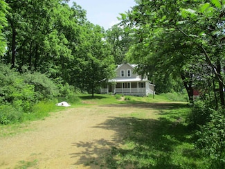 10627 Zanon Dr, Cazenovia, WI 53924