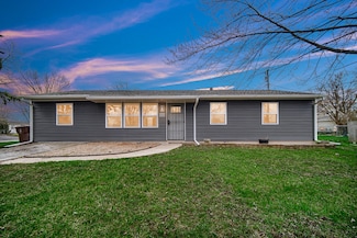 426 Nantucket Rd, Valparaiso, IN 46385