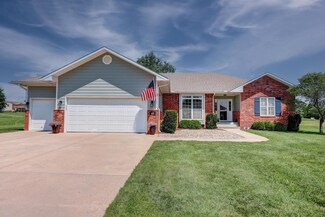 612 Quail Nest Rd, Winfield, KS 67156