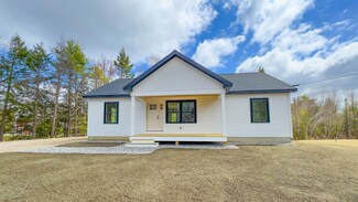 32 Lombardo Dr, Bridgton, ME 04009