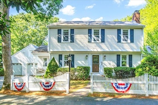 40 N North Hill Dr, North Falmouth, MA 02556