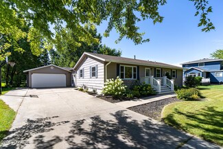 912 8th St SE, East Grand Forks, MN 56721