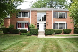 737 E Fox Hills Dr Unit 180, Bloomfield Hills, MI 48304
