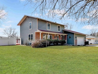 1206 E Wisconsin St, Prairie Du Chien, WI 53821