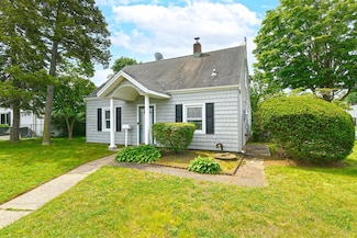 2 Anvil Ln, Levittown, NY 11756