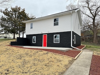 1300 E 7th St S, Newton, IA 50208