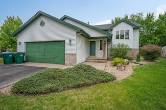 604 N Brookview Ln SW, Isanti, MN 55040