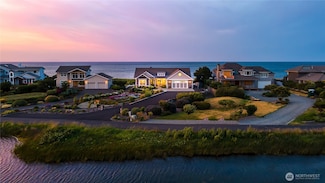 33 E Seashore Ln, Sequim, WA 98382