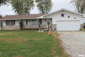 612 W Poplar St, Odin, IL 62870
