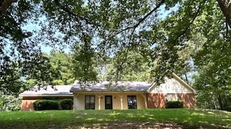180 Christopher Rd, Columbus, MS 39705