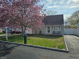 83 Burnside Place, Haskell, NJ 07420