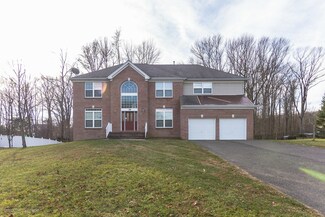 19 Emily Rd, Manalapan, NJ 07726