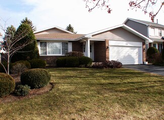 115 S Pershing Ave, Mundelein, IL 60060