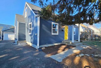 3261 Eisenhower Rd, Columbus, OH 43224