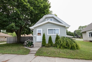 2004 17th Ave, South Milwaukee, WI 53172