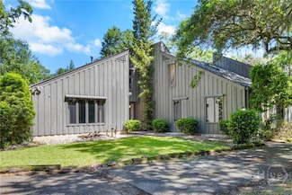 2402 Easy St, Savannah, GA 31406