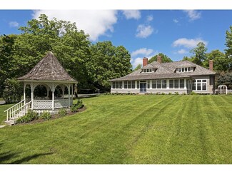 2109 Lake Rd, Wayzata, MN 55391