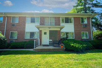 3400 Elizabeth Dr Unit 4, Trenton, MI 48183