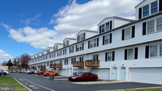 13 Riverwatch Ct, Essington, PA 19029