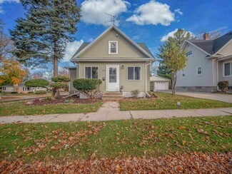 318 W Burnett St, Beaver Dam, WI 53916