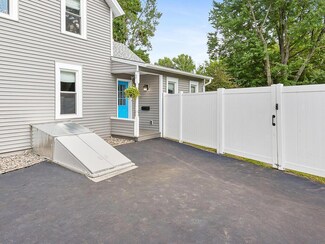 225 E 3rd St, Waconia, MN 55387