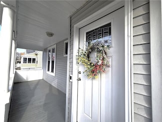 61 Collins St, Woonsocket, RI 02895