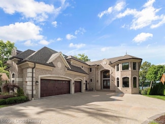 5820 Lakeview Ave, Orchard Lake, MI 48323