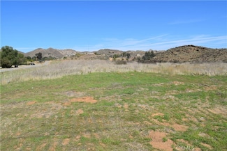 27800 Lindell Rd, Lake Elsinore, CA 92532