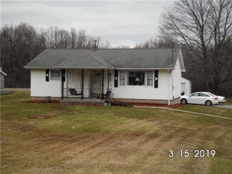 31 Farkas Rd, West Middlesex, PA 16159