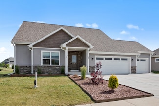 1451 Whalen Dr, Oconomowoc, WI 53066