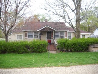 212 Locust St, Varna, IL 61375
