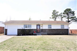1406 Maple St, Perry, OK 73077