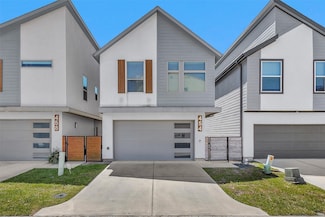 454 S Centro Cir, Shenandoah, TX 77385