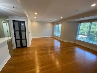 636 5th St Unit 303, Hoboken, NJ 07030