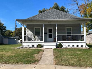 320 17th St, Silvis, IL 61282