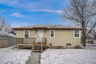 1151 Parallel St, Chaska, MN 55318